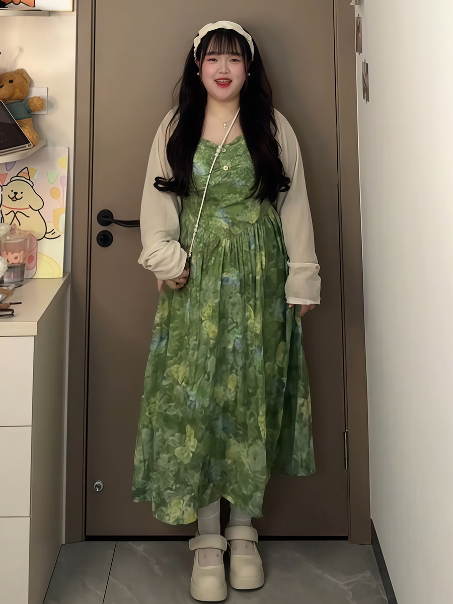 Plus-Size Women's French Floral Green Dress - Spring/Summer, Tummy-Covering, Slimming Design, Ideal for Pear-Shaped Figures, Adjustable Straps Plus-Size Women's French Floral Green Dress - Spring/Summer, Tummy-Covering, Slimming Design, Ideal for Pear-Shaped Figures, Adjustable Straps