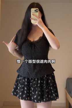 Plus-Size Women's French Lace V-Neck Short Sleeve T-Shirt - Summer Slim-Fit Top for Curvy Fashion, Casual Chic Style