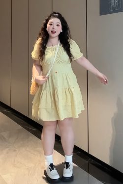 Plus-Size Women's French Polka Dot Puff Sleeve Dress, Square Neck, Waist-Cinching, Summer Fashion for Curvy Figures, Youthful Style