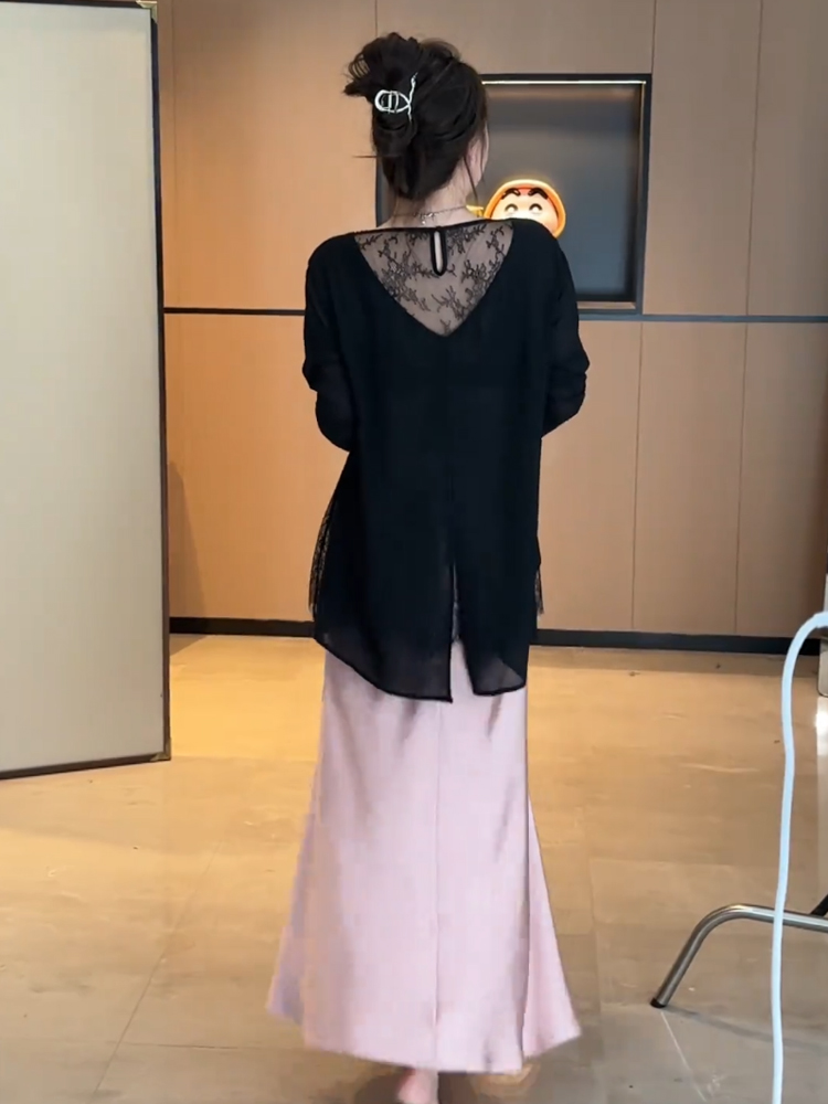 Plus-Size Women's French Retro Lace Spliced Hollow Back Long Sleeve T-Shirt - Stylish Summer Top for Curvy Figures Plus-Size Women's French Retro Lace Spliced Hollow Back Long Sleeve T-Shirt - Stylish Summer Top for Curvy Figures