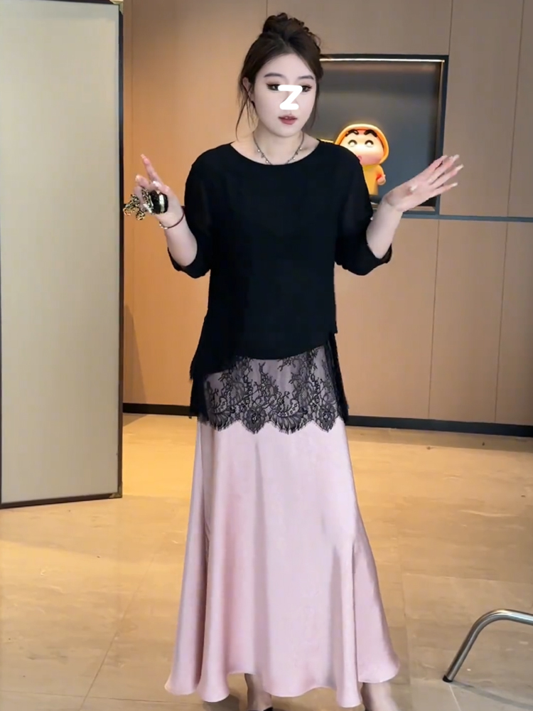 Plus-Size Women's French Retro Lace Spliced Hollow Back Long Sleeve T-Shirt - Stylish Summer Top for Curvy Figures Plus-Size Women's French Retro Lace Spliced Hollow Back Long Sleeve T-Shirt - Stylish Summer Top for Curvy Figures