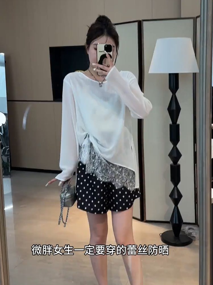 Plus-Size Women's French Retro Lace Spliced Hollow Back Long Sleeve T-Shirt - Stylish Summer Top for Curvy Figures Plus-Size Women's French Retro Lace Spliced Hollow Back Long Sleeve T-Shirt - Stylish Summer Top for Curvy Figures