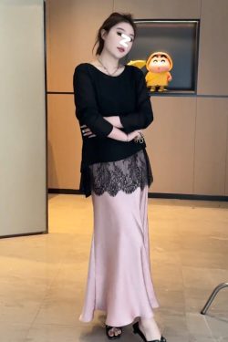 Plus-Size Women's French Retro Lace Spliced Hollow Back Long Sleeve T-Shirt - Stylish Summer Top for Curvy Figures