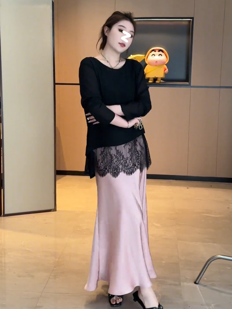 Plus-Size Women's French Retro Lace Spliced Hollow Back Long Sleeve T-Shirt - Stylish Summer Top for Curvy Figures Plus-Size Women's French Retro Lace Spliced Hollow Back Long Sleeve T-Shirt - Stylish Summer Top for Curvy Figures