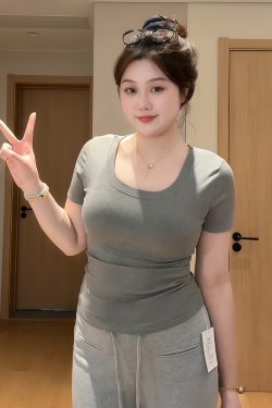 Plus-Size Women's French-Style U-Neck Short Sleeve T-Shirt, Summer Slim-Fit Top for Curvy Women, Casual Chic Fashion