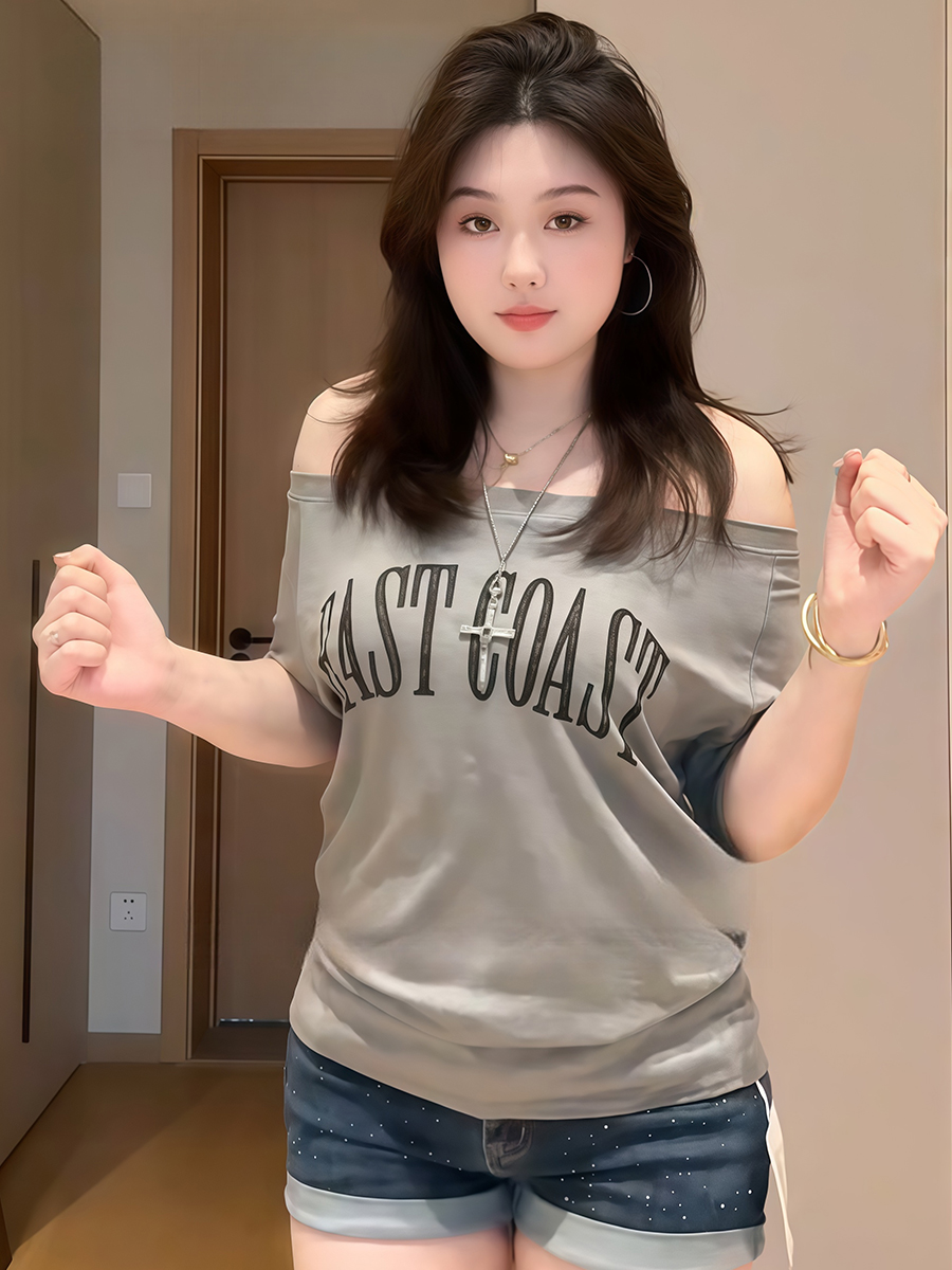 Plus-Size Women's Retro Letter Print Short-Sleeve T-Shirt - 2025 Summer Slanted Shoulder Top for Curvy Fashionistas Plus-Size Women's Retro Letter Print Short-Sleeve T-Shirt - 2025 Summer Slanted Shoulder Top for Curvy Fashionistas