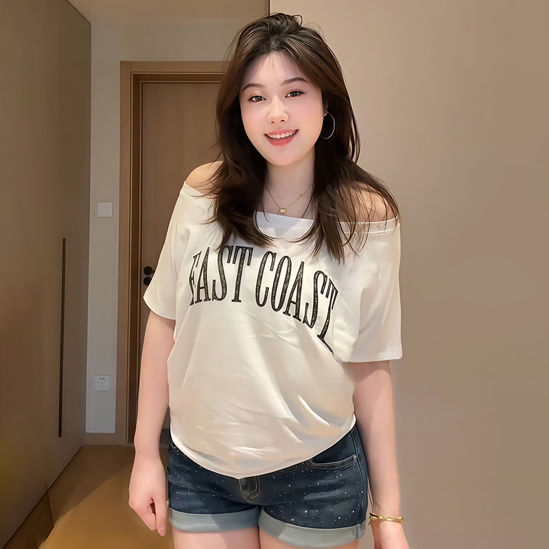 Plus-Size Women's Retro Letter Print Short-Sleeve T-Shirt - 2025 Summer Slanted Shoulder Top for Curvy Fashionistas Plus-Size Women's Retro Letter Print Short-Sleeve T-Shirt - 2025 Summer Slanted Shoulder Top for Curvy Fashionistas