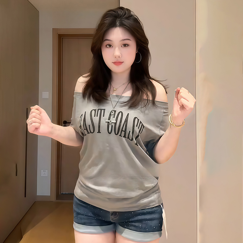 Plus-Size Women's Retro Letter Print Short-Sleeve T-Shirt - 2025 Summer Slanted Shoulder Top for Curvy Fashionistas Plus-Size Women's Retro Letter Print Short-Sleeve T-Shirt - 2025 Summer Slanted Shoulder Top for Curvy Fashionistas