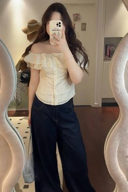 Plus Size Women's Ruffled Off-Shoulder Short Sleeve Shirt - Flattering Summer Style for Curvy Women