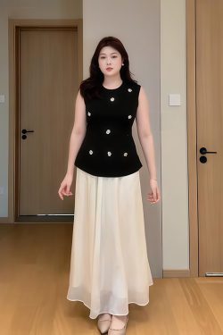 Plus-Size Women's Sequin Floral Short Sleeve Top - Summer Style for Curvy Figures, Perfect with a Slimming Skirt Set