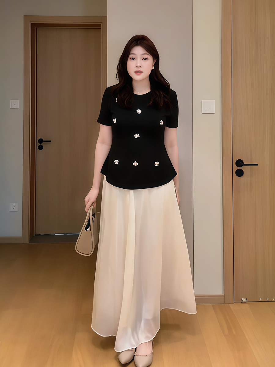 Plus-Size Women's Sequin Floral Short Sleeve Top - Summer Style for Curvy Figures, Perfect with a Slimming Skirt Set Plus-Size Women's Sequin Floral Short Sleeve Top - Summer Style for Curvy Figures, Perfect with a Slimming Skirt Set