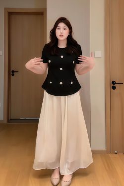 Plus-Size Women's Sequin Floral Short Sleeve Top - Summer Style for Curvy Figures, Perfect with a Slimming Skirt Set