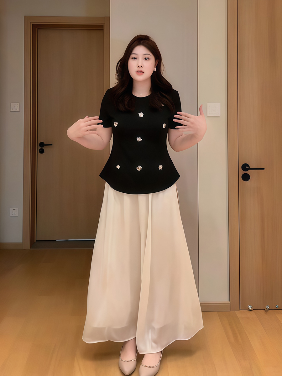 Plus-Size Women's Sequin Floral Short Sleeve Top - Summer Style for Curvy Figures, Perfect with a Slimming Skirt Set Plus-Size Women's Sequin Floral Short Sleeve Top - Summer Style for Curvy Figures, Perfect with a Slimming Skirt Set