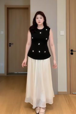 Plus-Size Women's Sequin Floral Short Sleeve Top - Summer Style for Curvy Figures, Perfect with a Slimming Skirt Set