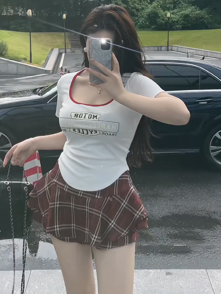 Plus-Size Women's Slim Fit Summer T-Shirt, Versatile Short Sleeve Top for Curvy Girls, American Hot Girl Style Plus-Size Women's Slim Fit Summer T-Shirt, Versatile Short Sleeve Top for Curvy Girls, American Hot Girl Style