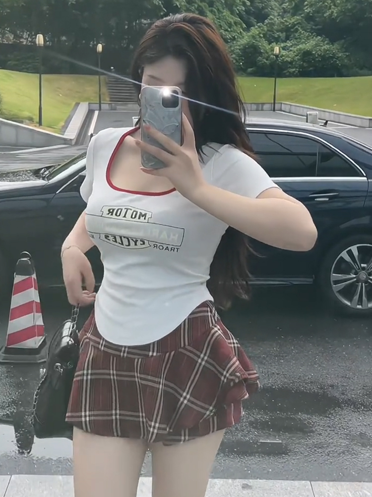 Plus-Size Women's Slim Fit Summer T-Shirt, Versatile Short Sleeve Top for Curvy Girls, American Hot Girl Style Plus-Size Women's Slim Fit Summer T-Shirt, Versatile Short Sleeve Top for Curvy Girls, American Hot Girl Style