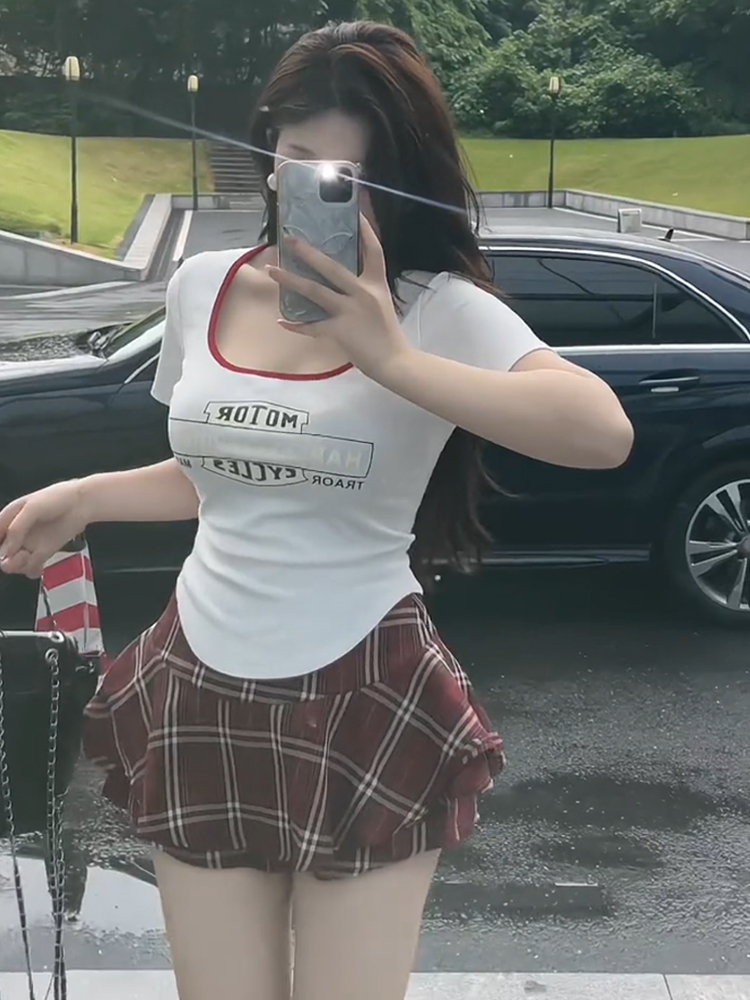 Plus-Size Women's Slim Fit Summer T-Shirt, Versatile Short Sleeve Top for Curvy Girls, American Hot Girl Style Plus-Size Women's Slim Fit Summer T-Shirt, Versatile Short Sleeve Top for Curvy Girls, American Hot Girl Style