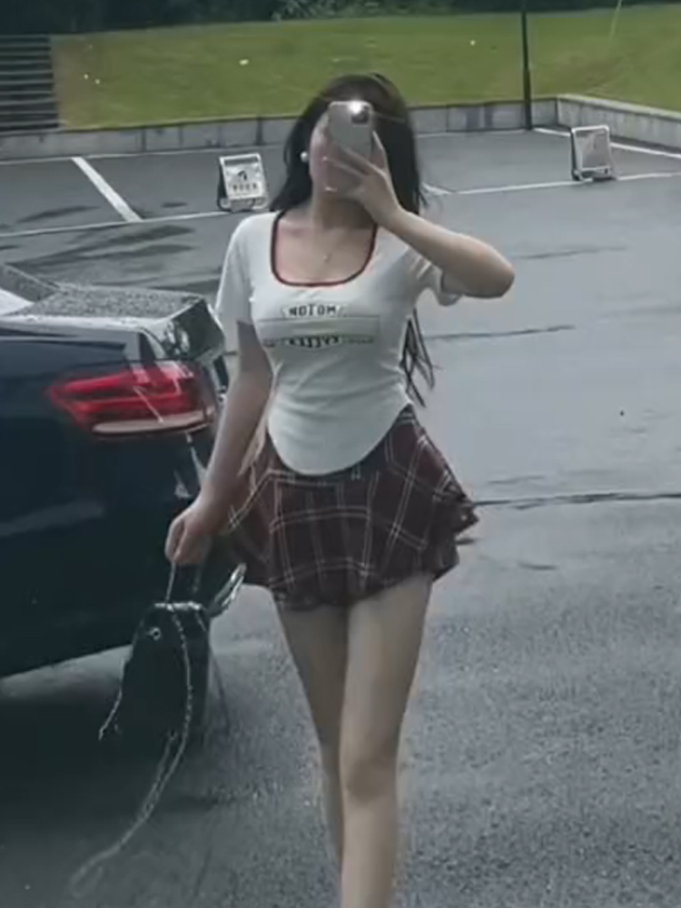 Plus-Size Women's Slim Fit Summer T-Shirt, Versatile Short Sleeve Top for Curvy Girls, American Hot Girl Style Plus-Size Women's Slim Fit Summer T-Shirt, Versatile Short Sleeve Top for Curvy Girls, American Hot Girl Style