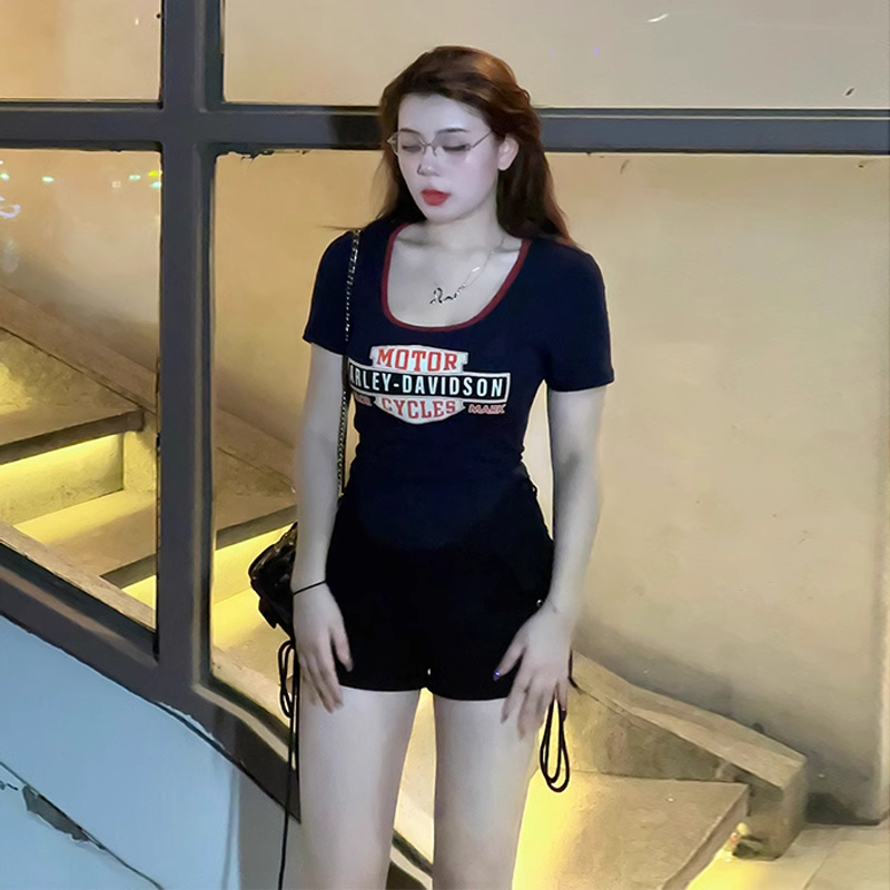 Plus-Size Women's Slim Fit Summer T-Shirt, Versatile Short Sleeve Top for Curvy Girls, American Hot Girl Style Plus-Size Women's Slim Fit Summer T-Shirt, Versatile Short Sleeve Top for Curvy Girls, American Hot Girl Style