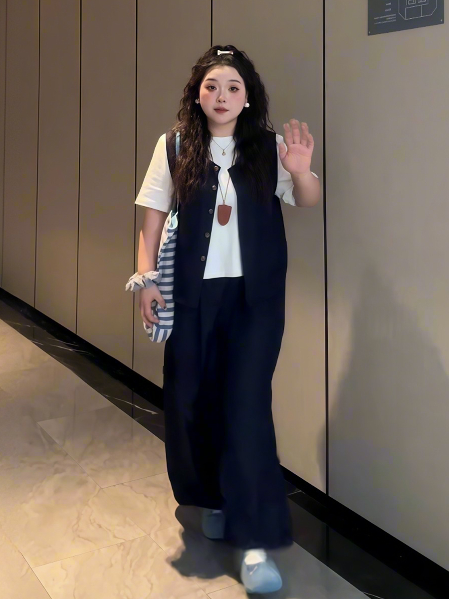 Plus-Size Women's Solid Color Short-Sleeve T-Shirt & Wide-Leg Pants Three-Piece Set - Versatile Summer Fashion Ensemble Plus-Size Women's Solid Color Short-Sleeve T-Shirt & Wide-Leg Pants Three-Piece Set - Versatile Summer Fashion Ensemble