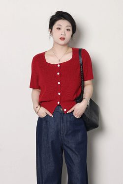 Plus Size Women's Summer Short Sleeve Ice Silk Knitted Top - Flattering Square Neck French Style Blouse for Curvy Figures