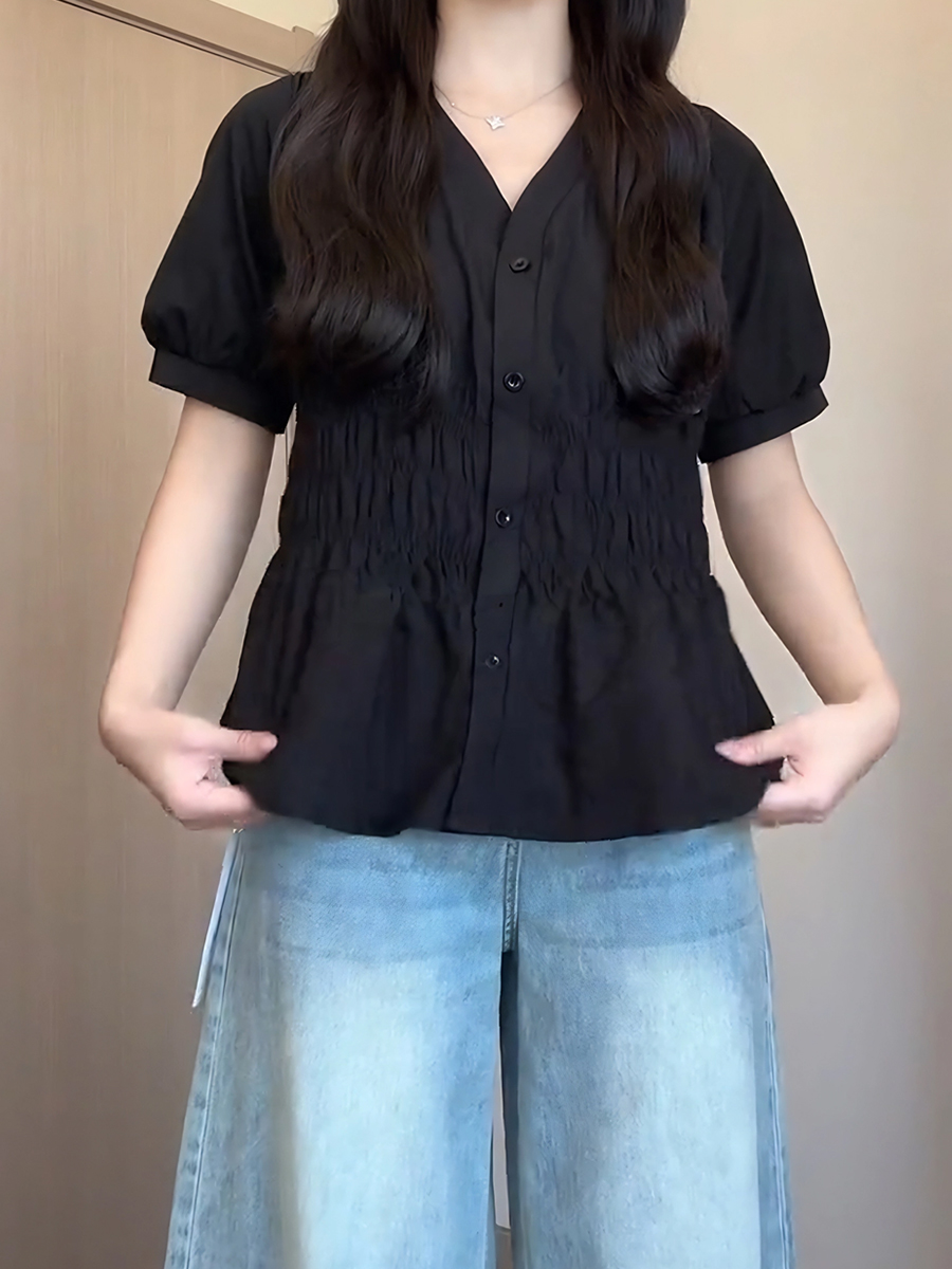 Plus-Size Women's V-Neck Waist-Cinching Pleated Short Sleeve Top - Flattering Summer Shirt for Curvy Figures, Stylish and Youthful Design Plus-Size Women's V-Neck Waist-Cinching Pleated Short Sleeve Top - Flattering Summer Shirt for Curvy Figures, Stylish and Youthful Design