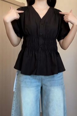 Plus-Size Women's V-Neck Waist-Cinching Pleated Short Sleeve Top - Flattering Summer Shirt for Curvy Figures, Stylish and Youthful Design