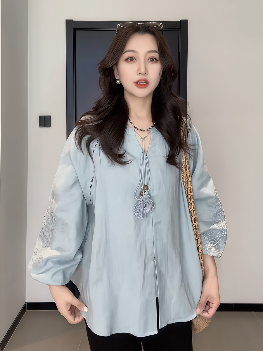 Plus-Size Women's Vintage Embroidered V-Neck Shirt - Loose, Flattering Summer Top for Curvy Figures - Versatile French Style Plus-Size Women's Vintage Embroidered V-Neck Shirt - Loose, Flattering Summer Top for Curvy Figures - Versatile French Style