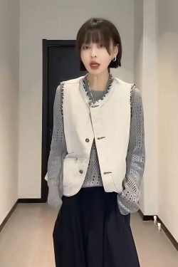 Plus-Size Women's Vintage Frayed Round-Neck Sleeveless Short Coat - Flattering Versatile Spring Vest for Trendy Plus-Size Fashion