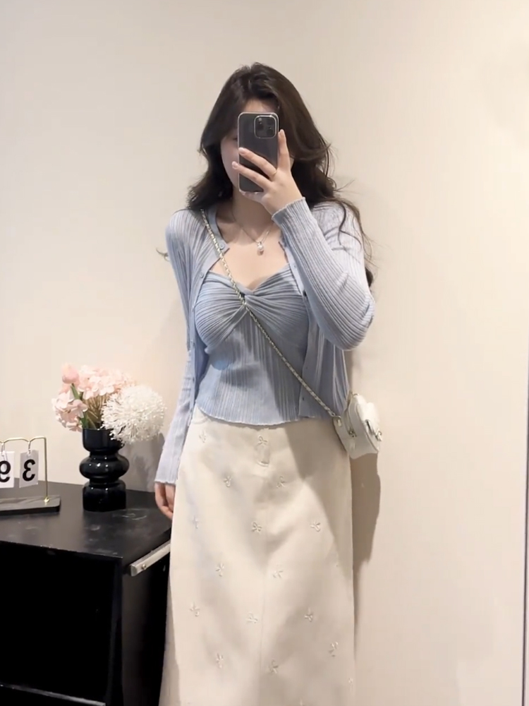 Plus Size Women's Vintage Knitted Vest Top and Slim-Fit Long Sleeve Cardigan Set for Spring and Autumn Fashion Plus Size Women's Vintage Knitted Vest Top and Slim-Fit Long Sleeve Cardigan Set for Spring and Autumn Fashion