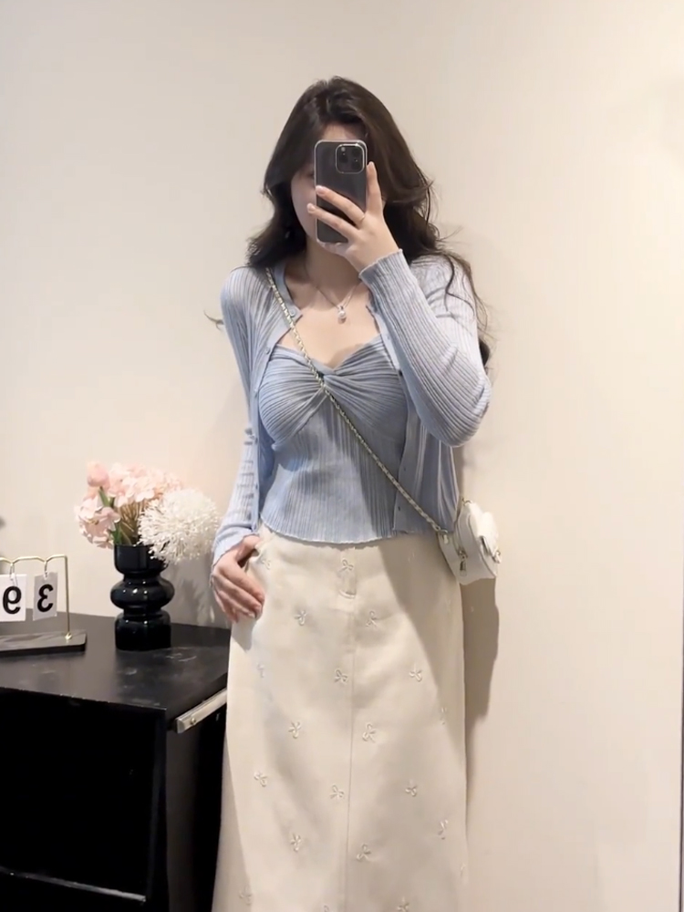 Plus Size Women's Vintage Knitted Vest Top and Slim-Fit Long Sleeve Cardigan Set for Spring and Autumn Fashion Plus Size Women's Vintage Knitted Vest Top and Slim-Fit Long Sleeve Cardigan Set for Spring and Autumn Fashion