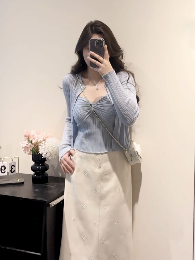 Plus Size Women's Vintage Knitted Vest Top and Slim-Fit Long Sleeve Cardigan Set for Spring and Autumn Fashion Plus Size Women's Vintage Knitted Vest Top and Slim-Fit Long Sleeve Cardigan Set for Spring and Autumn Fashion