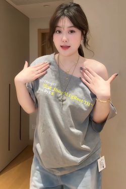 Plus-Size Women's Vintage Off-Shoulder Short Sleeve T-Shirt, Loose-Fitting Summer Top for Curvy Figures, Chic and Slimming Style