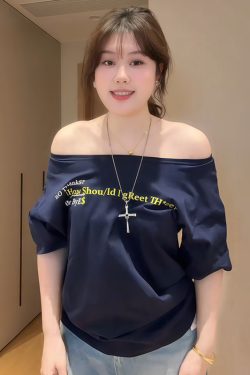 Plus-Size Women's Vintage Off-Shoulder Short Sleeve T-Shirt, Loose-Fitting Summer Top for Curvy Figures, Chic and Slimming Style