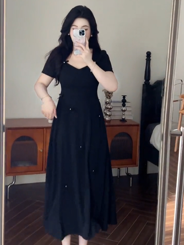 Plus-Size Women's Waist-Cinching Little Black Dress, French Tea Break Style, Summer Collection for Curvy Fashion, Chic Niche Design. Plus-Size Women's Waist-Cinching Little Black Dress, French Tea Break Style, Summer Collection for Curvy Fashion, Chic Niche Design.