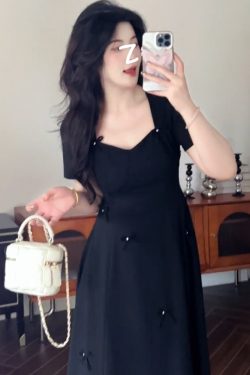 Plus-Size Women's Waist-Cinching Little Black Dress, French Tea Break Style, Summer Collection for Curvy Fashion, Chic Niche Design.