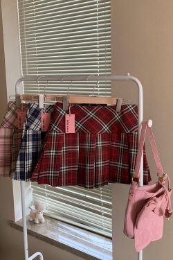 Plus Size Yellow Checkered Pleated Skirt for Women, High-Waisted A-Line Design, Summer College Style, Short Skirt for Petite Fashion