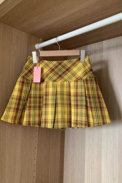 Plus Size Yellow Checkered Pleated Skirt for Women, High-Waisted A-Line Design, Summer College Style, Short Skirt for Petite Fashion