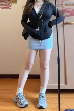 Plus-Size Yoga Jacket - Versatile Slimming Ice Silk Sun Protection Top for Summer Fashion - Lightweight Stylish Outerwear for Curvy Women