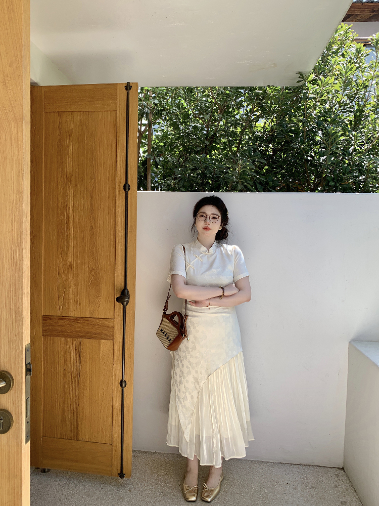 Plus-Size Zen-Inspired Body-Shaping Dress, Elegant Irregular White Design, Chinese Style, Trendy for Y2K and Modern Fashion Plus-Size Zen-Inspired Body-Shaping Dress, Elegant Irregular White Design, Chinese Style, Trendy for Y2K and Modern Fashion