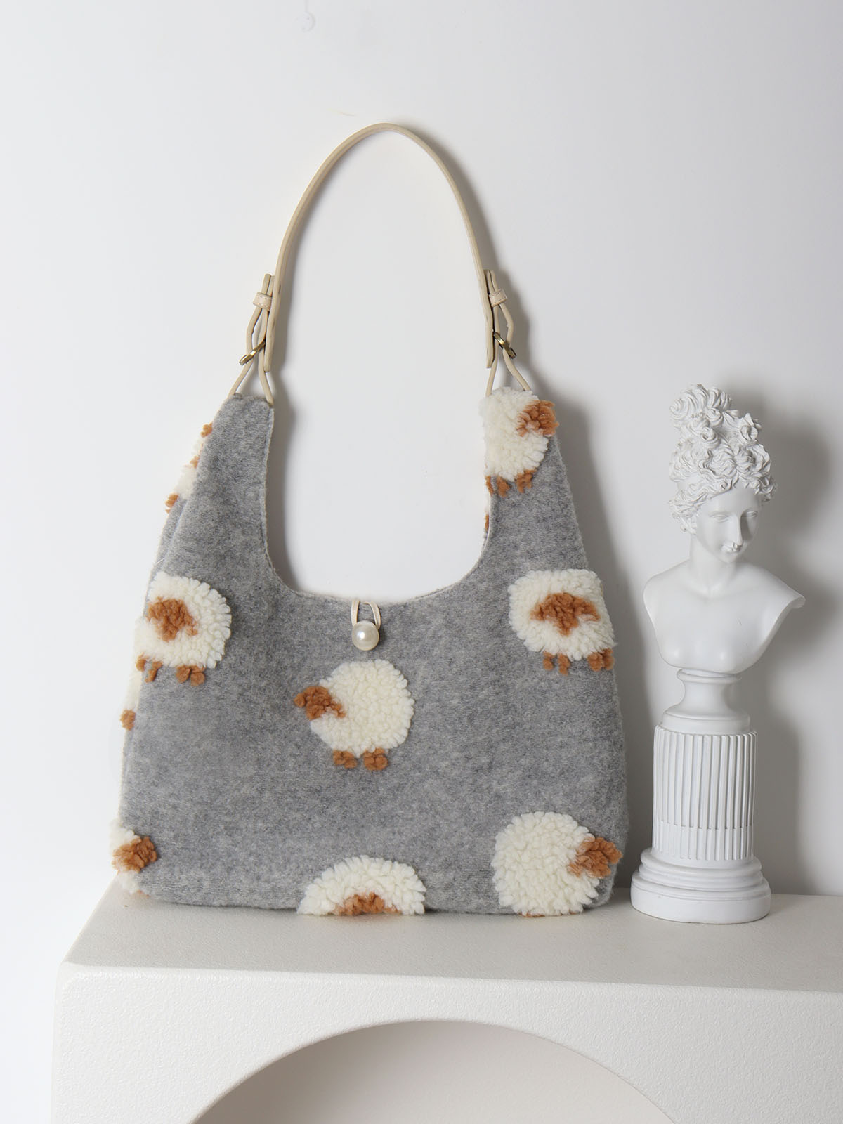 Plush Gray Lamb Tote Bag for Women, Soft and Cute Large Capacity Design, Trendy Niche Style Plush Gray Lamb Tote Bag for Women, Soft and Cute Large Capacity Design, Trendy Niche Style