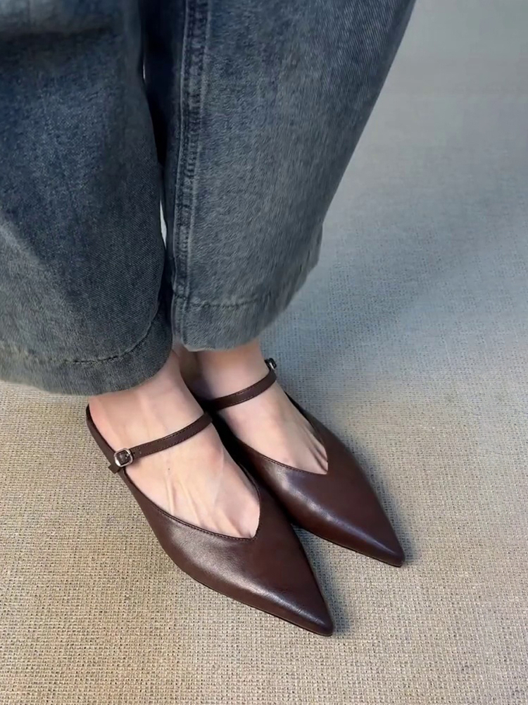 Pointed Thick-Soled Closed-Toe Half Slippers in Sheepskin - French Retro One-Strap Shallow Mouth Mules for Stylish Comfort Pointed Thick-Soled Closed-Toe Half Slippers in Sheepskin - French Retro One-Strap Shallow Mouth Mules for Stylish Comfort