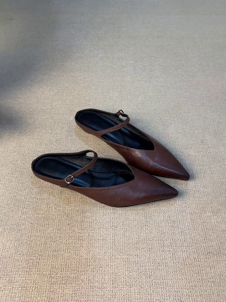 Pointed Thick-Soled Closed-Toe Half Slippers in Sheepskin - French Retro One-Strap Shallow Mouth Mules for Stylish Comfort Pointed Thick-Soled Closed-Toe Half Slippers in Sheepskin - French Retro One-Strap Shallow Mouth Mules for Stylish Comfort