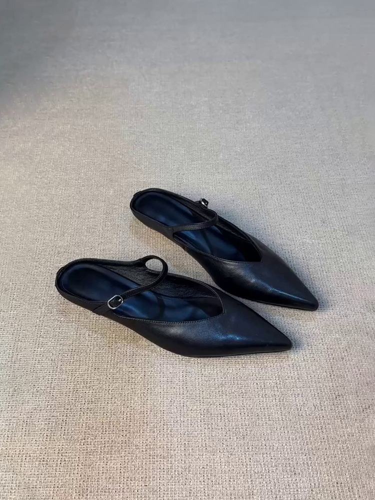 Pointed Thick-Soled Closed-Toe Half Slippers in Sheepskin - French Retro One-Strap Shallow Mouth Mules for Stylish Comfort Pointed Thick-Soled Closed-Toe Half Slippers in Sheepskin - French Retro One-Strap Shallow Mouth Mules for Stylish Comfort