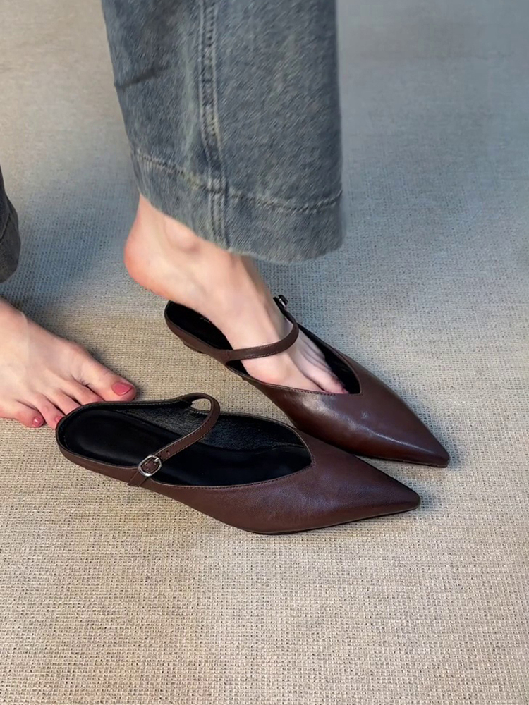 Pointed Thick-Soled Closed-Toe Half Slippers in Sheepskin - French Retro One-Strap Shallow Mouth Mules for Stylish Comfort Pointed Thick-Soled Closed-Toe Half Slippers in Sheepskin - French Retro One-Strap Shallow Mouth Mules for Stylish Comfort