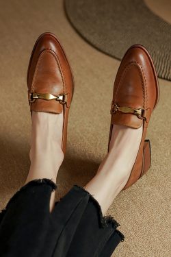 Pointed Toe Small Leather Shoes for Women with Retro Metal Buckle - Italian Style Footwear for Spring and Autumn 2025