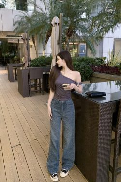 Pure Desire Off-Shoulder Slim Fit T-Shirt - Short Sleeve Top in 90s Style for Effortless Chic Looks