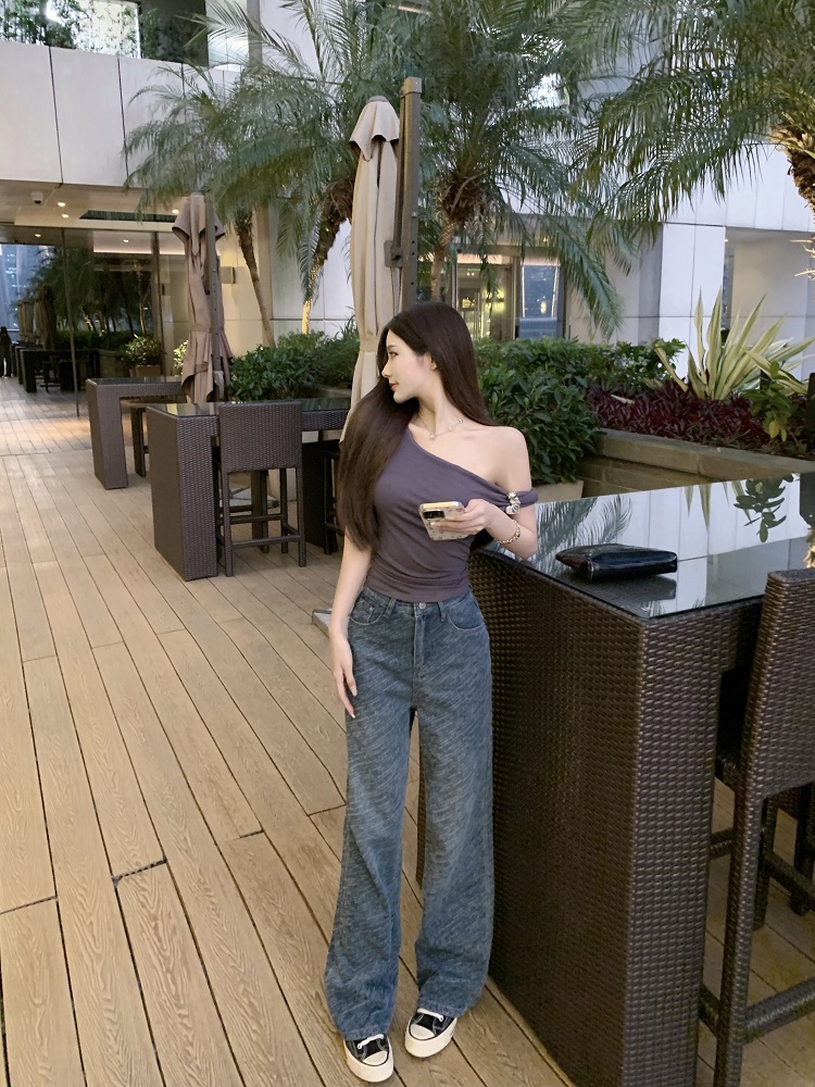 Pure Desire Off-Shoulder Slim Fit T-Shirt - Short Sleeve Top in 90s Style for Effortless Chic Looks Pure Desire Off-Shoulder Slim Fit T-Shirt - Short Sleeve Top in 90s Style for Effortless Chic Looks