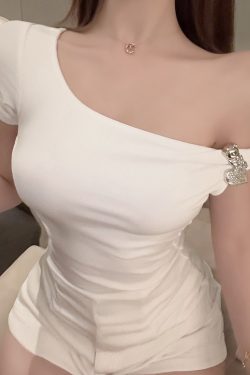 Pure Desire Off-Shoulder Slim Fit T-Shirt - Short Sleeve Top in 90s Style for Effortless Chic Looks