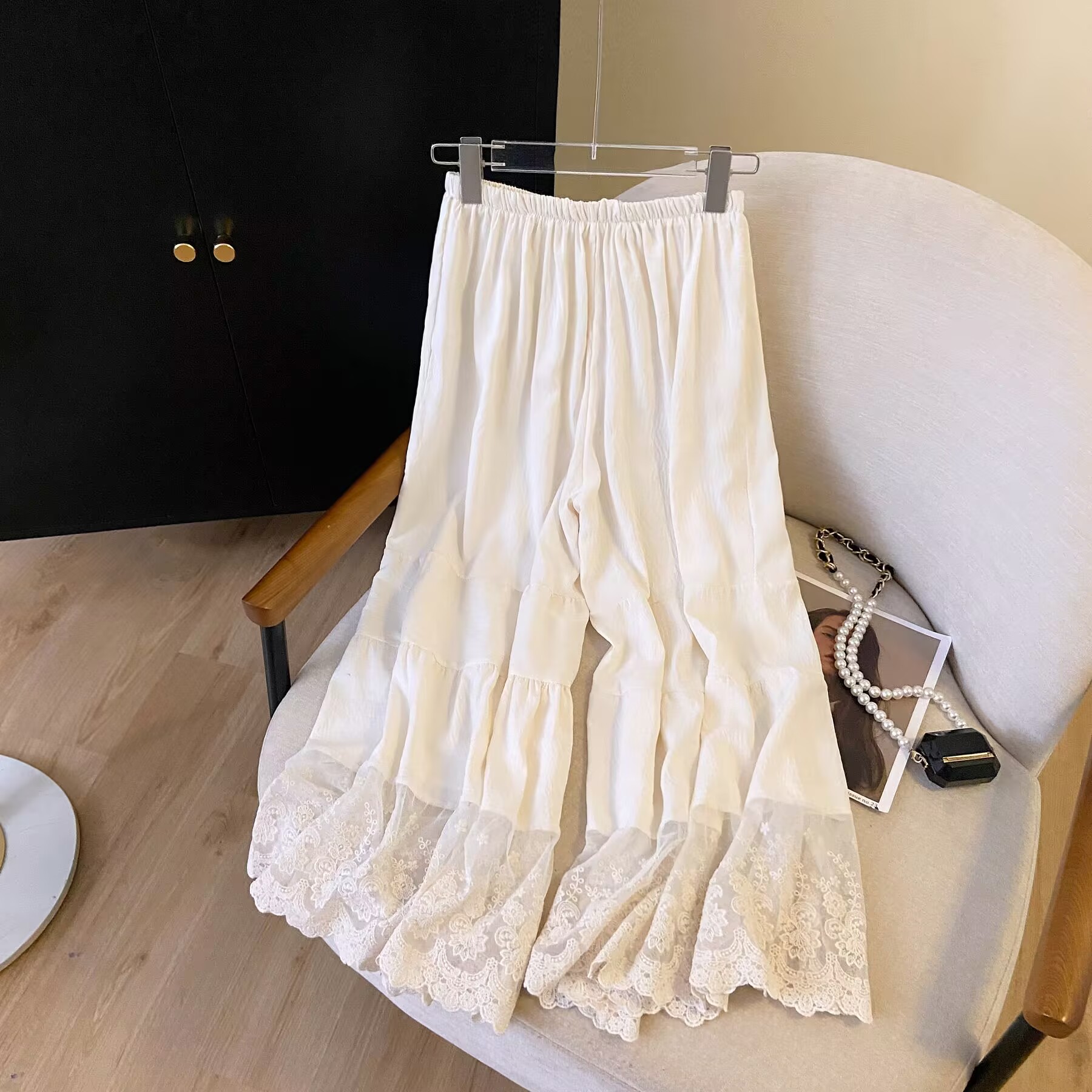 Qipao-Style Wide-Leg Leggings for Forest Girls, Japanese Fresh Style, Elastic Waist, Lace Trim, Cotton-Linen Spliced Pants Qipao-Style Wide-Leg Leggings for Forest Girls, Japanese Fresh Style, Elastic Waist, Lace Trim, Cotton-Linen Spliced Pants